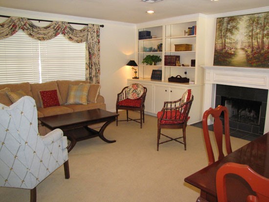 Colonial Plaza Apartments